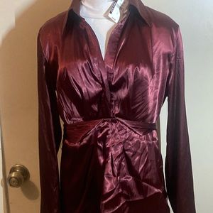 New York and Company 6 Burgundy Poly/spandex blend Tied in back Satin fe…
